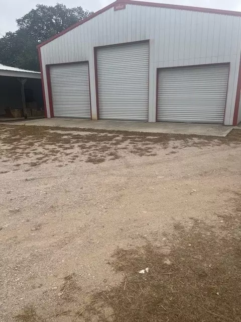 915 W Hwy 84 Hwy W, Mullin, TX 76864