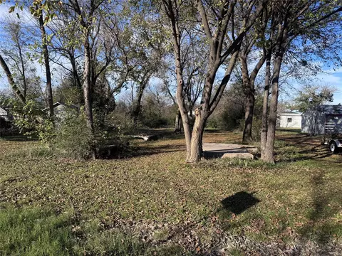 105 3rd St, Valley View, TX 76272