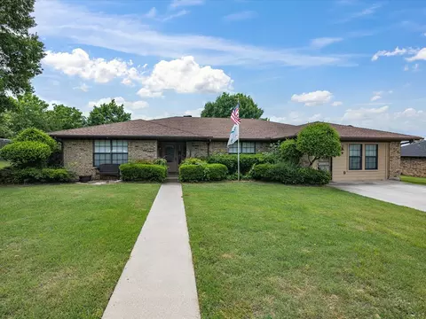 402 Brookview Dr, Decatur, TX 76234
