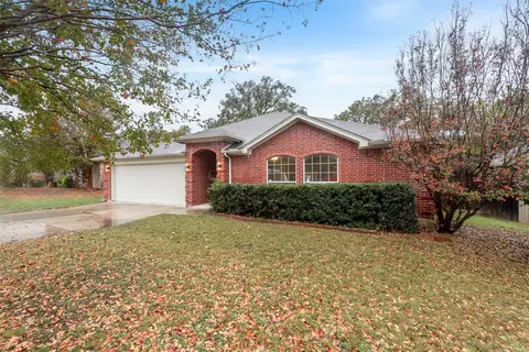 617 Madeline Ct, Azle, TX 76020