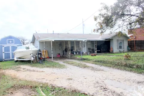 202 N Clear St, San Saba, TX 76877