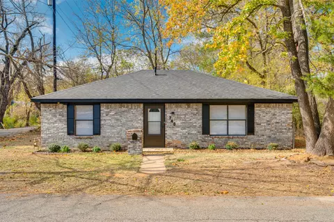 740 10th St SE, Paris, TX 75460