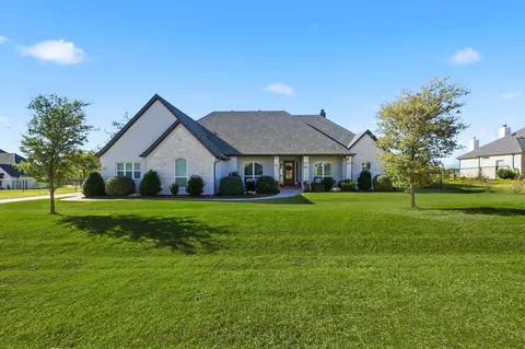 235 Columbia Ct, Springtown, TX 76082