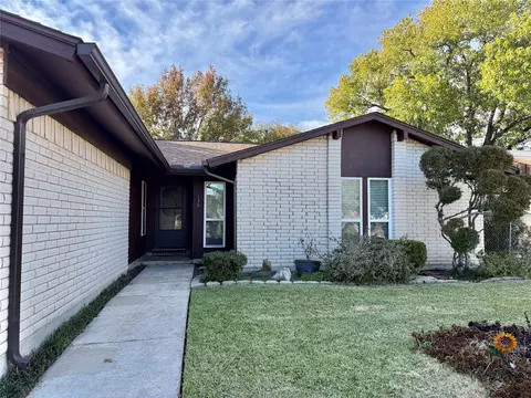 136 Village Dr, Lewisville, TX 75067