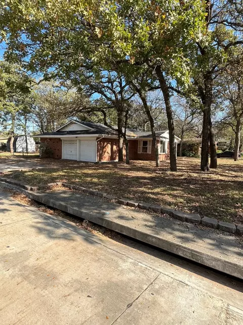 501 Merrill Dr, Bedford, TX 76022