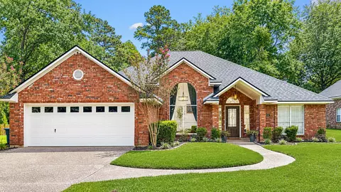107 Spy Glass Hill Dr, Benton, LA 71006