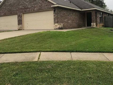 821 Cullum Ct, Hurst, TX 76053