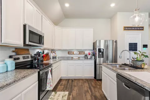 Kitchen - 10204 Driskill Dr, Waco, TX 76708 photo 3 of 4