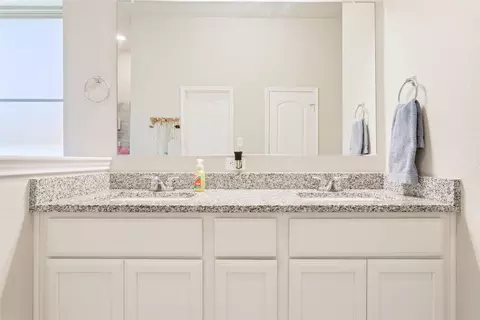 Bath - 10204 Driskill Dr, Waco, TX 76708 photo 1 of 4