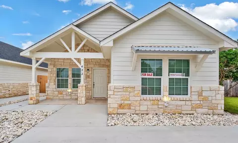 422 Alamo Dr, Mcgregor, TX 76657