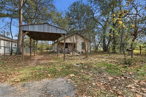 409 N Henry St, Lindale, TX 75771