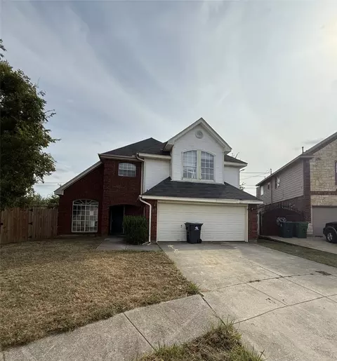 900 Blossomwood Ct, Arlington, TX 76017
