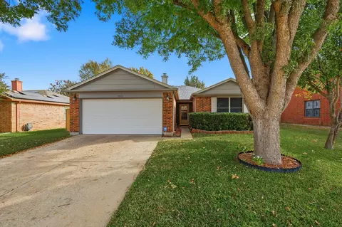 1512 Columbia Dr, Glenn Heights, TX 75154