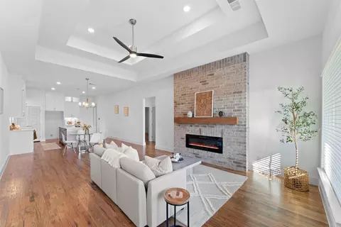 607 E Wood Dell Dr, Glenn Heights, TX 75154