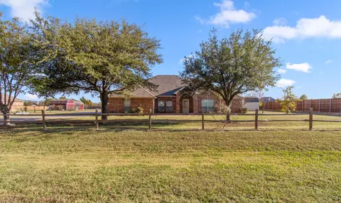 1304 Shawnee Rd, Waxahachie, TX 75165