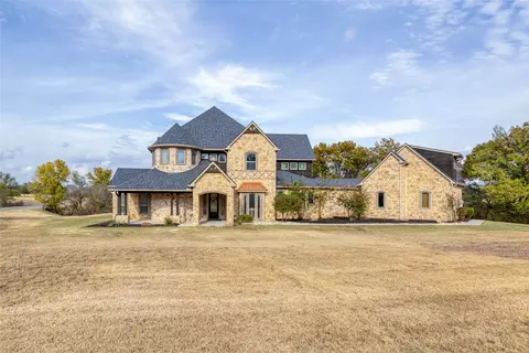 101 E Bozeman Ln, Fort Worth, TX 76108
