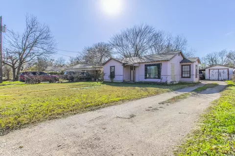 108 N Lakeview Dr, Lacy Lakeview, TX 76705