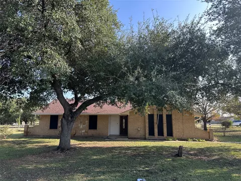 137 Oakview Cir, Waco, TX 76705