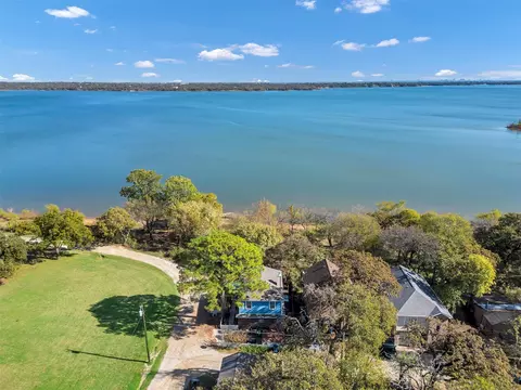 560 Jay St, Shady Shores, TX 76208