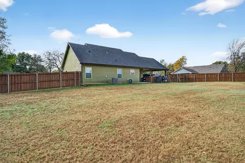 Exterior - 203 Mockingbird St, Ector, TX 75439 photo 7 of 8
