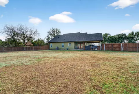 Exterior - 203 Mockingbird St, Ector, TX 75439 photo 5 of 8