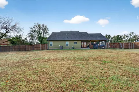 Exterior - 203 Mockingbird St, Ector, TX 75439 photo 6 of 8