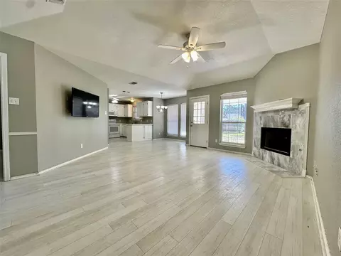 205 N Meadowview Dr, Waxahachie, TX 75165