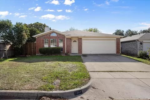 3744 Chaddybrook Ln, Fort Worth, TX 76137