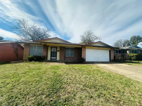 2567 Wood Valley Dr, Dallas, TX 75211