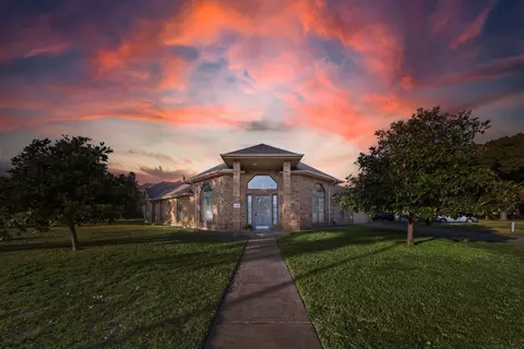 943 Fairway Dr, Duncanville, TX 75137
