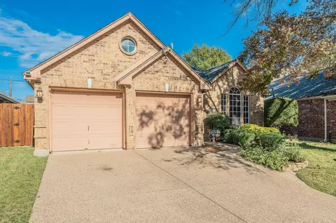 2305 Bridgeton Ln, Bedford, TX 76021