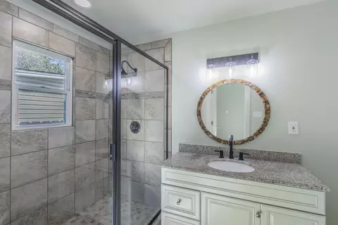 Bath - 3112 N 29th St, Waco, TX 76708 photo 2 of 2