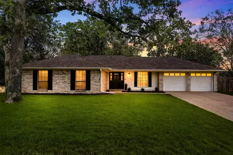 5705 Woodhollow Dr, Arlington, TX 76016