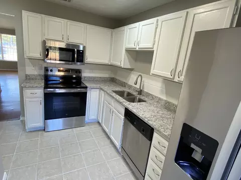 117 Stony Creek Dr, Euless, TX 76039