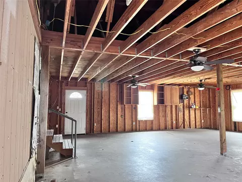 511 E 7th St, Mcgregor, TX 76657 photo 3