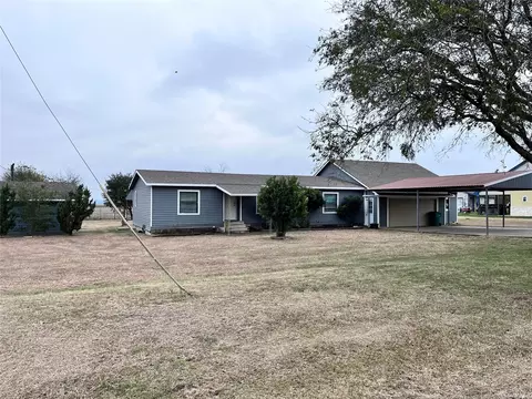 511 E 7th St, Mcgregor, TX 76657 photo 2