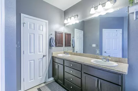 Bath - 10536 Condor Loop, Waco, TX 76708 photo 2 of 5