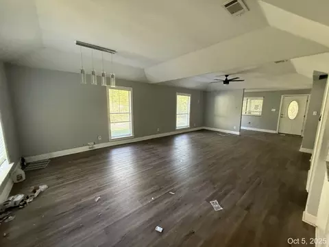 Living - 2009 Apache Rd, Quinlan, TX 75474 photo 6 of 6