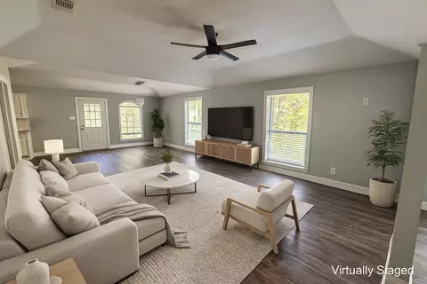 Living - 2009 Apache Rd, Quinlan, TX 75474 photo 2 of 6
