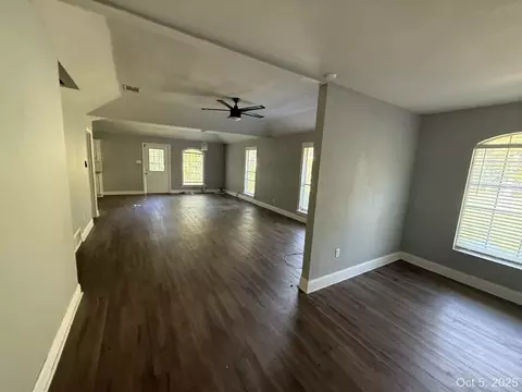 Living - 2009 Apache Rd, Quinlan, TX 75474 photo 4 of 6