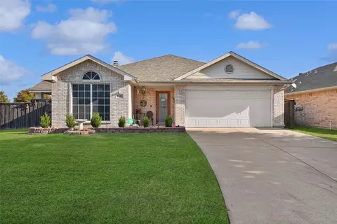 1104 Maria Dr, Grand Prairie, TX 75052