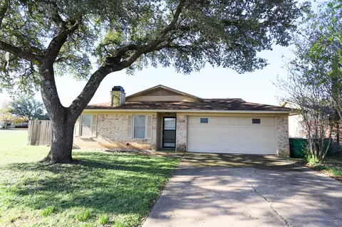 1009 Buchanan St, Mcgregor, TX 76657