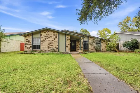 2901 Branch Oaks Dr, Garland, TX 75043
