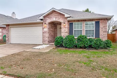 3404 Highpoint Dr, Denton, TX 76210