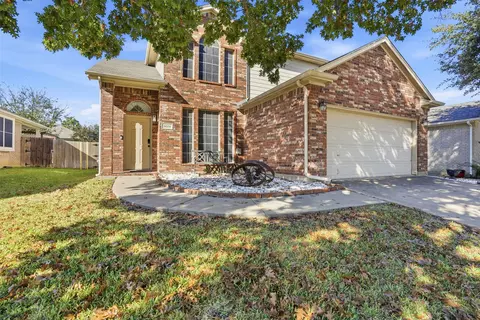 6001 Big Flat Dr, Fort Worth, TX 76131