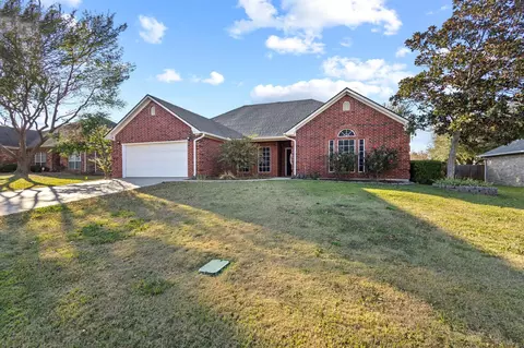 306 Sunshine Trl, Bells, TX 75414