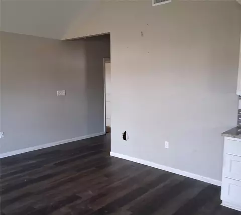 207 E Mccoulskey St, Terrell, TX 75160 photo 3