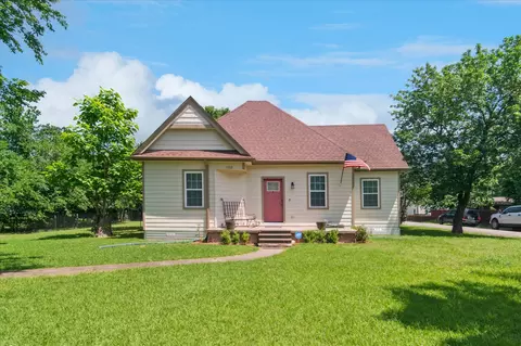 1102 W 12th St, Bonham, TX 75418