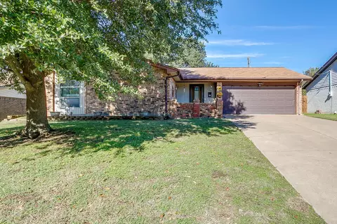 206 Laura Dr, Burleson, TX 76028