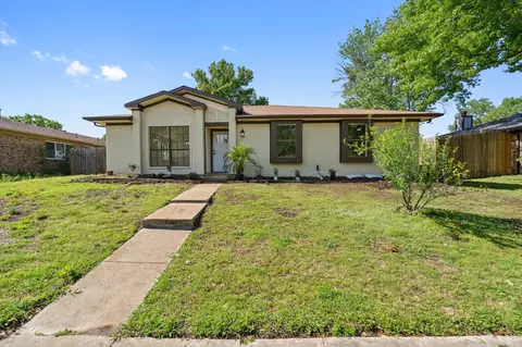 1742 Canterbury Ln, Lewisville, TX 75067